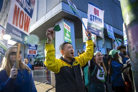 Kaiser Strike Hits Several Bay Area Locations as Thousands Walk Off the ...