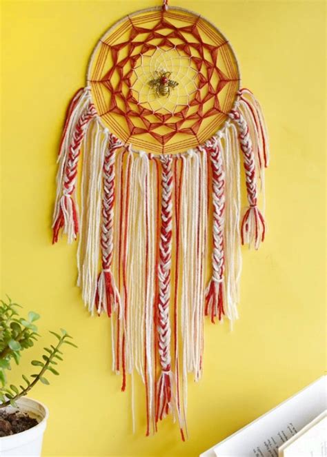 Get Cobweb Bee Dreamcatcher at ₹ 1359 | LBB Shop