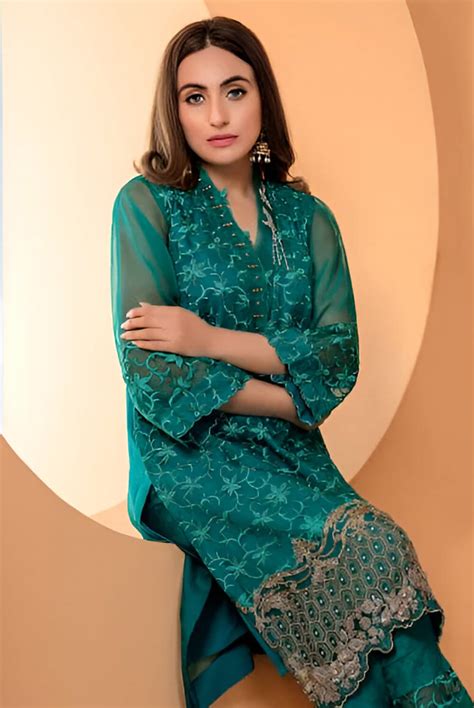 Virescent Belle: Pakistani Designer Dresses by Shireen Lakdawala