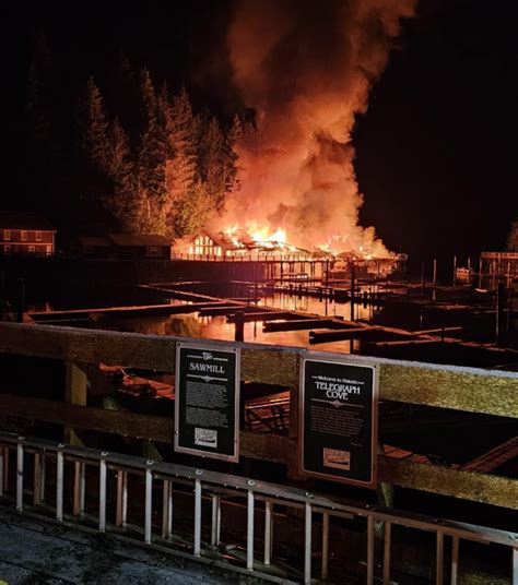 Un incendie ravage la promenade de Telegraph Cove sur l'île de ...