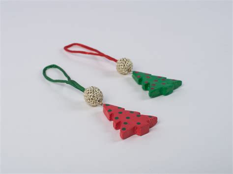 Christmas Tree Decorations ~ Red & Green Bead Wooden Tree (Set of 2 ...