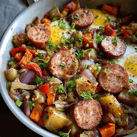 Easy Kielbasa Breakfast Hash with Veggies and Potatoes – Mary Universe