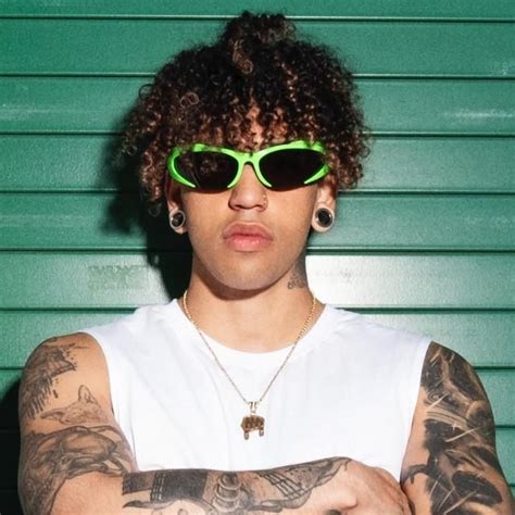 EL LOBBY (part. Pablo Alborán): traduction française de Micro TDH