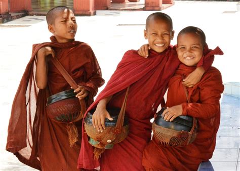 Mynmar Local People 的图像结果