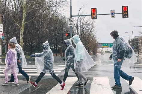 Hail, lightining, 45 mph gusts possible in Philly Saturday