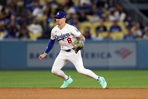 Dodgers, Kiké Hernández Agree to Reported 1-Year Contract After Manuel ...