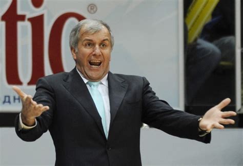 Nema strast samo prema košarci: Trener Partizana nosi satove od 50.000 ...