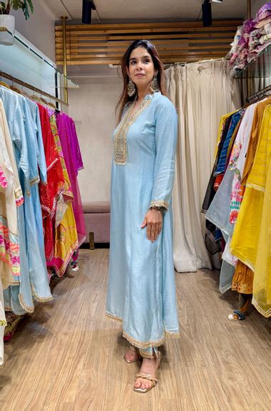 Ishnya.com | An Indo-Western Fashion Apparel Label For Women