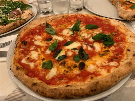 What is Neapolitan pizza? | ItaliaRail