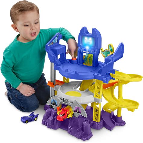 Amazon.com: Fisher-Price DC Batwheels Toy Car Race Track Playset ...