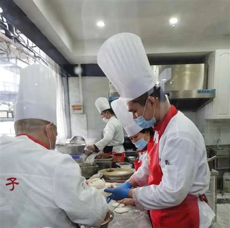 河南厨师在武汉的“疫”线日记 朱高鹏：包300多人的热乎乎包子 工作量极限-大河网