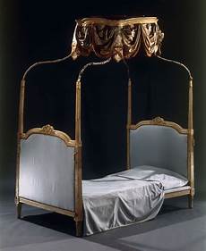 letto a baldacchino antico letto con baldacchino in legno intagliato avorio e laccato letto a baldacchino antico letto con baldacchino in legno intagliato avorio e laccato