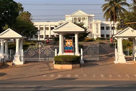 KLE Technological University Hubli Campus: Photos, Virtual Tour