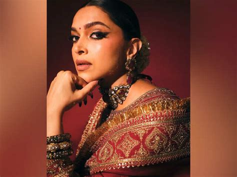 Navratri 2025: Bold And Festival Looks For Red On Day 2 Red | Femina.in