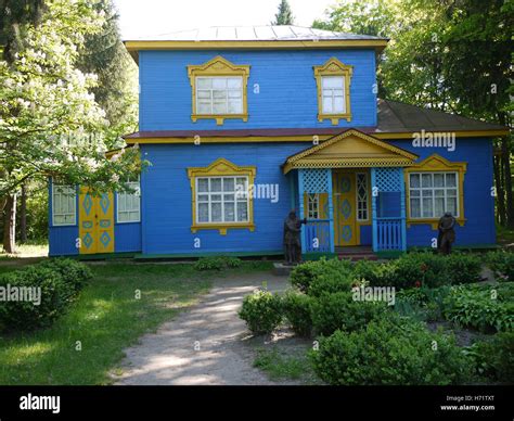 Ukrainian house hi-res stock photography and images - Alamy