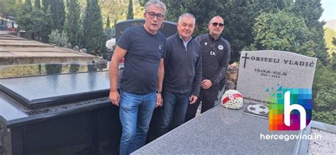 (FOTO) ŠN HŠK Zrinjski: Položeno cvijeće i upaljene svijeće na grobu ...