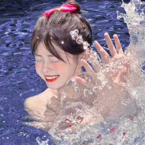 越南水妹子「Mio」身材出眾吸引23萬粉絲追蹤，膚白貌美「前凸後翹」還是學生妹～ - PEEKME