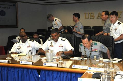 Commander for 2nd Operations Command visits USARPAC | Article | The ...