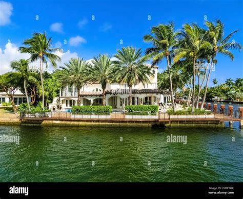Fort Lauderdale - December 11, 2019: Luxury mansion in exclusive part of Fort Lauderdale known ...