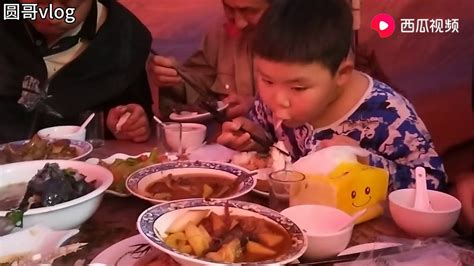 蚌埠农村流水席，扣肉上桌直接抢完，个个吃得满嘴流油 - YouTube