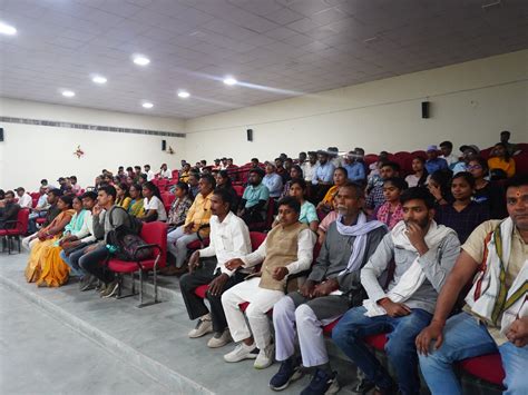 » Parents teachers meeting at college campus