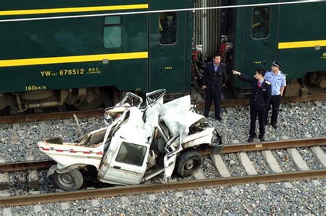 青藏铁路货车与火车相撞事故致1人死亡_ 视频中国