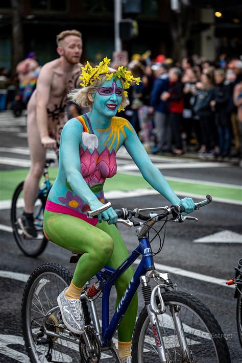 Fremont Solstice Parade - Cyclists 6/17/2023 : r/Seattle