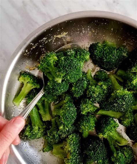 Garlic Butter Broccoli - Eats Delightful