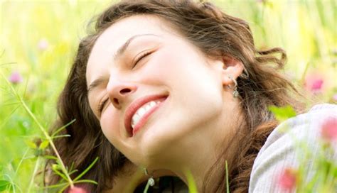 9 Ways To Help You Lead a Happy Life - lifeberrys.com