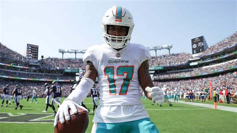 Download Jaylen Waddle Miami Dolphins Game Day Wallpaper | Wallpapers.com