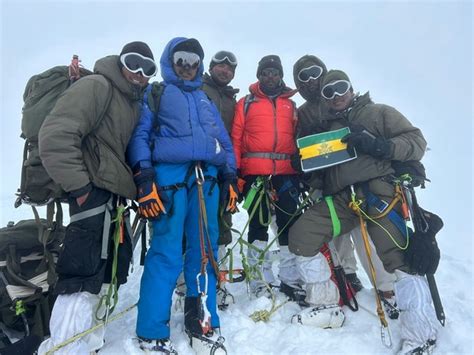 Indian Army mountaineers scale Mount Kun-Nun, perform Yoga at 7,103m height
