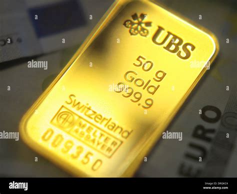 Small gold bar hi-res stock photography and images - Alamy