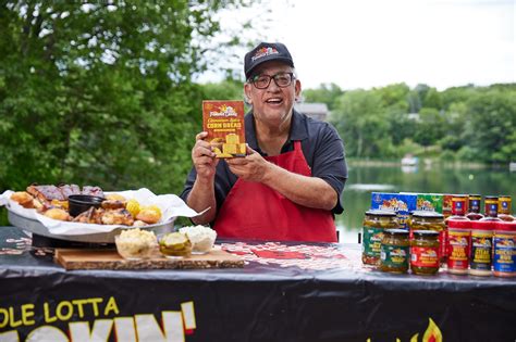 Famous Dave's Cinnamon Spice Cornbread Muffin Mix, 15 oz - No Trans Fat ...