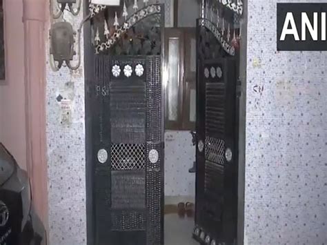 Man's decomposed body found in Delhi's Dwarka, wife apprehended in ...