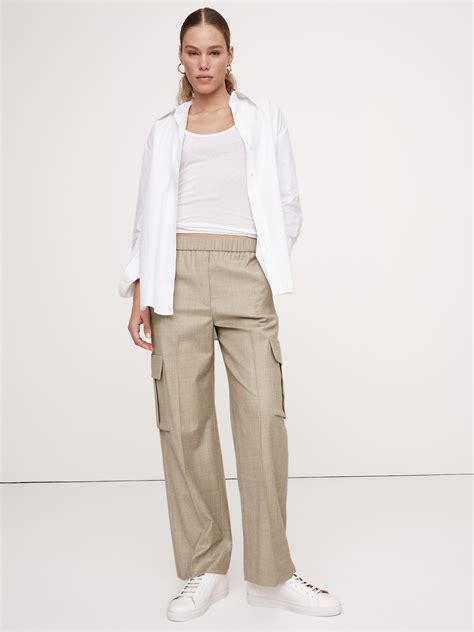 Pull-On Wool Flannel Cargo Pant | Banana Republic