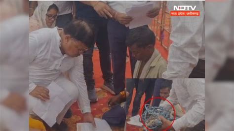 PM Janman Awas के कार्यक्रम में फांसी का फंदा लेकर पहुंचा युवक, देखते ...