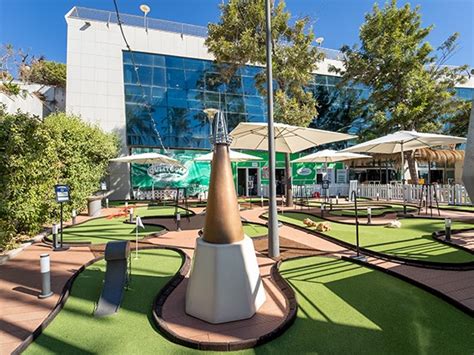 https://quizygolf.com/wp-content/uploads/2022/09/imagen-minigolf-marbella.jpg
