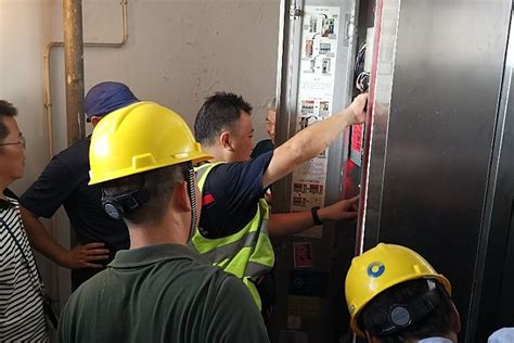 黄山机场开展电梯被困人员救援应急演练 - 民用航空网