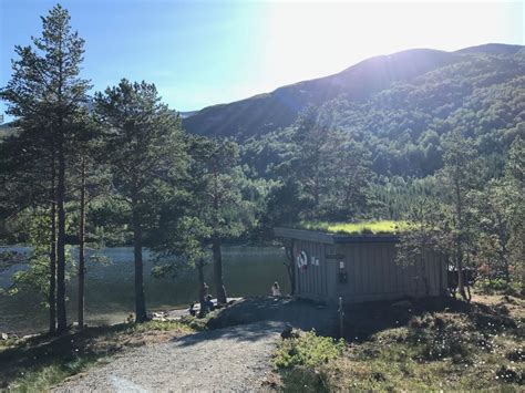 Easy hike to Seljebøvatnet in Ålvundfjord | Hiking | Ålvundeid | Norway