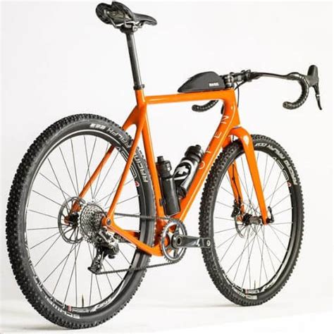 Какой тип покрышек лучше справляется с российскими дорогами