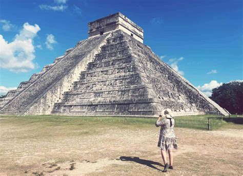 Download Intriguing view of the El Castillo, Chichen Itza in Mexico ...