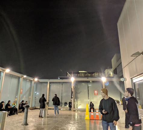 Smoking at Los Angeles International Airport (LAX), smoking area ...