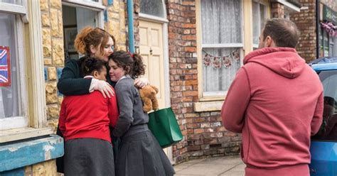 Coronation Street's iconic Fiz Dobbs to leave Weatherfield and family ...