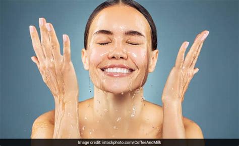 Tips To Prevent Maskne: फेस मास्क लगाने से होने वाले मुंहासे (मास्कने ...