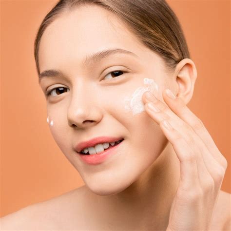 Best face washes for dry skin to try this season