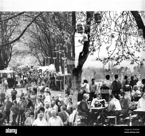 Werder/Havel 113th tree blossom festival 1992 folk festival, fruit wine ...