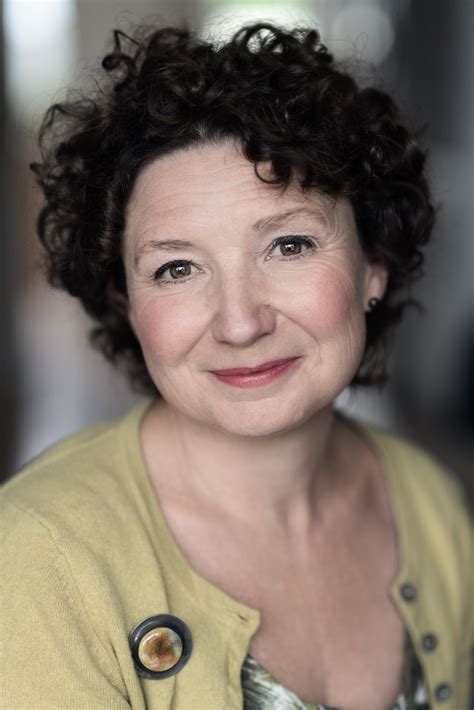 Amazon.in: Sarah Steele: books, biography, latest update