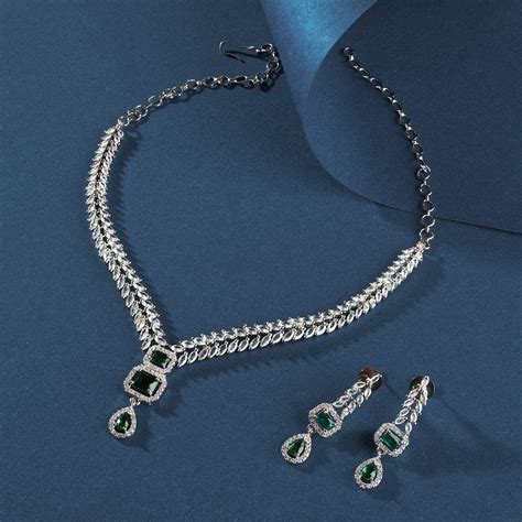 Teejh Sparki Silver and Green Stone Necklace set