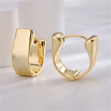 14K Gold Chunky Womens Huggie Earrings 14 Karat Ladies Huggies Snap ...