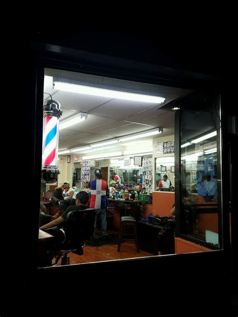 Barbershop On Roosevelt